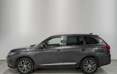 Mitsubishi Outlander III рестайлинг 3, 2018 год, 1 990 000 рублей, 8 фотография
