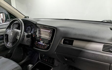 Mitsubishi Outlander III рестайлинг 3, 2018 год, 1 990 000 рублей, 18 фотография