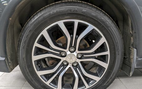 Mitsubishi Outlander III рестайлинг 3, 2018 год, 1 990 000 рублей, 17 фотография