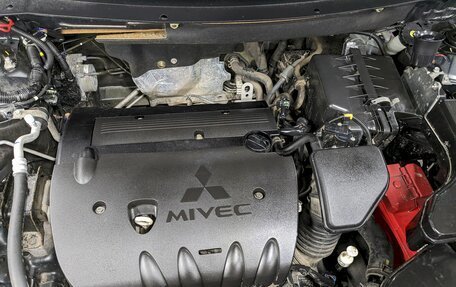 Mitsubishi Outlander III рестайлинг 3, 2018 год, 1 990 000 рублей, 9 фотография