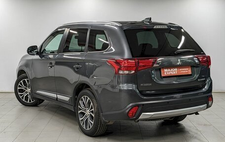 Mitsubishi Outlander III рестайлинг 3, 2018 год, 1 990 000 рублей, 7 фотография