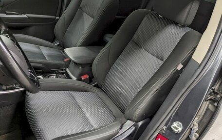 Mitsubishi Outlander III рестайлинг 3, 2018 год, 1 990 000 рублей, 14 фотография