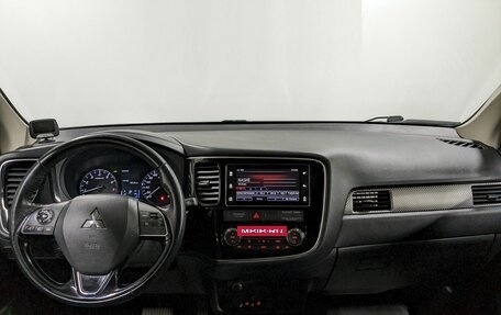 Mitsubishi Outlander III рестайлинг 3, 2018 год, 1 990 000 рублей, 21 фотография