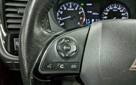 Mitsubishi Outlander III рестайлинг 3, 2018 год, 1 990 000 рублей, 25 фотография