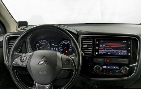 Mitsubishi Outlander III рестайлинг 3, 2018 год, 1 990 000 рублей, 20 фотография