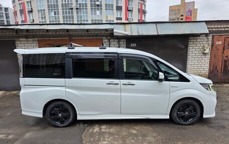 Honda Stepwgn IV, 2018 год, 2 300 000 рублей, 3 фотография