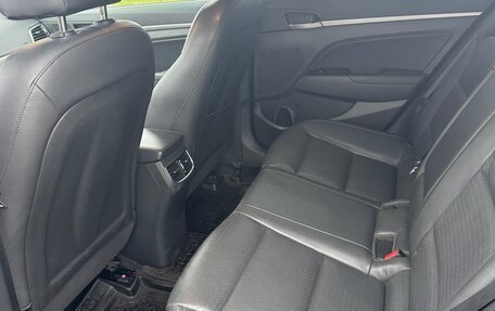 Hyundai Elantra VI рестайлинг, 2016 год, 1 300 000 рублей, 5 фотография