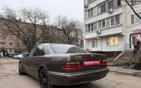 Mercedes-Benz E-Класс, 1999 год, 550 000 рублей, 2 фотография