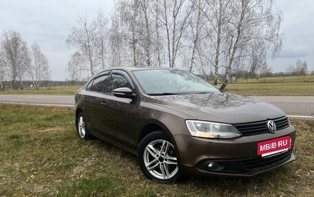 Volkswagen Jetta VI, 2012 год, 820 000 рублей, 2 фотография