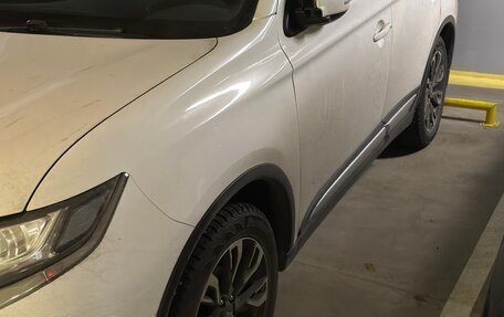 Mitsubishi Outlander III рестайлинг 3, 2021 год, 2 800 000 рублей, 2 фотография