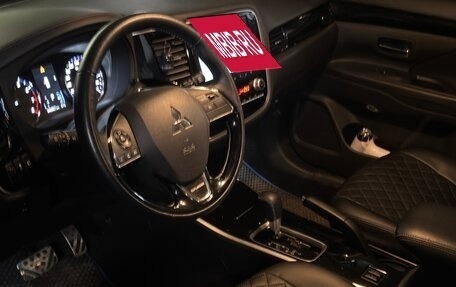 Mitsubishi Outlander III рестайлинг 3, 2021 год, 2 800 000 рублей, 8 фотография