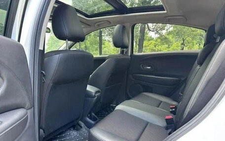 Honda Vezel, 2021 год, 1 370 000 рублей, 8 фотография