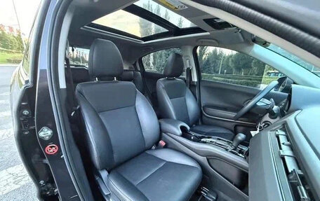 Honda Vezel, 2022 год, 1 370 000 рублей, 6 фотография