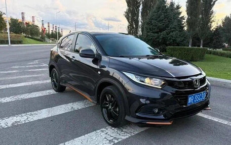 Honda Vezel, 2022 год, 1 370 000 рублей, 3 фотография