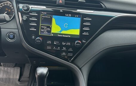 Toyota Camry, 2021 год, 3 200 000 рублей, 10 фотография