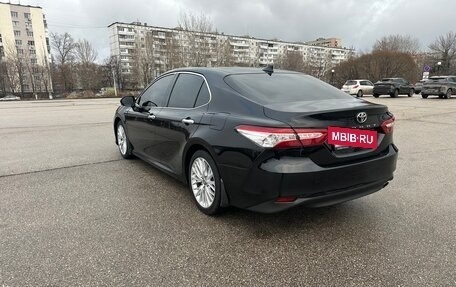 Toyota Camry, 2021 год, 3 200 000 рублей, 4 фотография