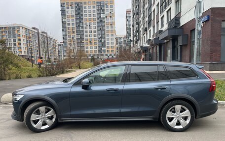 Volvo V60 Cross Country II, 2019 год, 3 400 000 рублей, 3 фотография
