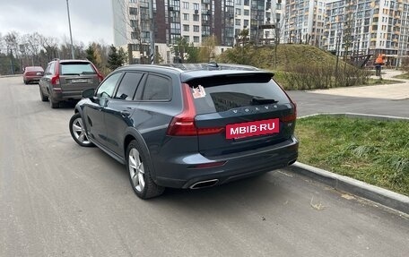 Volvo V60 Cross Country II, 2019 год, 3 400 000 рублей, 4 фотография