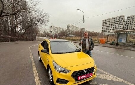 Hyundai Solaris II рестайлинг, 2018 год, 800 000 рублей, 1 фотография