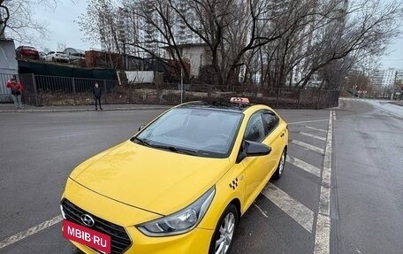 Hyundai Solaris II рестайлинг, 2018 год, 800 000 рублей, 2 фотография