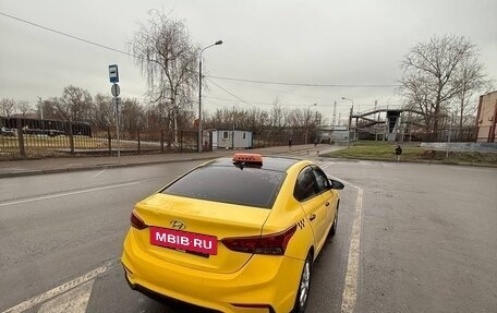 Hyundai Solaris II рестайлинг, 2018 год, 800 000 рублей, 3 фотография