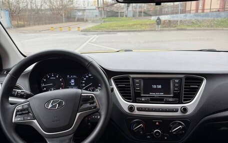 Hyundai Solaris II рестайлинг, 2018 год, 800 000 рублей, 6 фотография