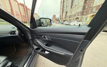 BMW 3 серия, 2019 год, 3 200 000 рублей, 24 фотография