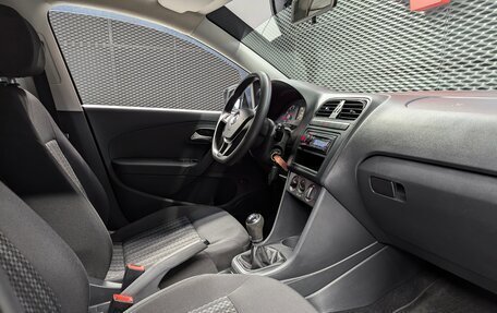 Volkswagen Polo VI (EU Market), 2015 год, 860 000 рублей, 23 фотография