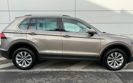 Volkswagen Tiguan II, 2018 год, 2 300 000 рублей, 5 фотография