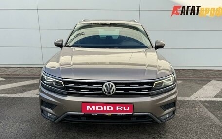 Volkswagen Tiguan II, 2018 год, 2 300 000 рублей, 2 фотография