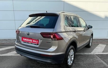 Volkswagen Tiguan II, 2018 год, 2 300 000 рублей, 8 фотография