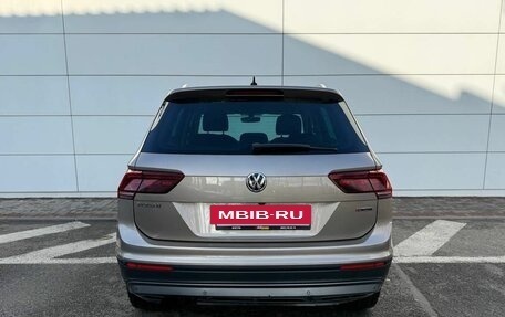 Volkswagen Tiguan II, 2018 год, 2 300 000 рублей, 9 фотография