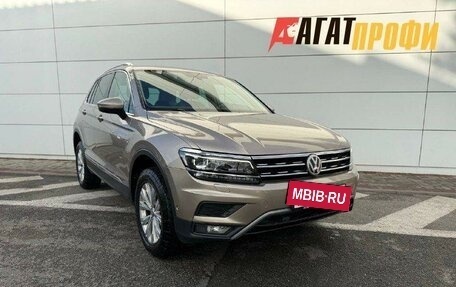 Volkswagen Tiguan II, 2018 год, 2 300 000 рублей, 3 фотография