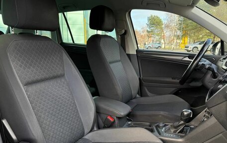 Volkswagen Tiguan II, 2018 год, 2 300 000 рублей, 16 фотография