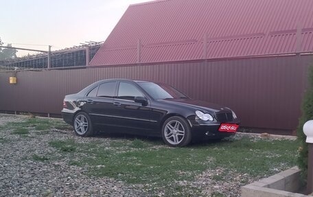 Mercedes-Benz C-Класс, 2003 год, 560 000 рублей, 1 фотография