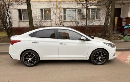 Hyundai Solaris II рестайлинг, 2019 год, 1 100 000 рублей, 4 фотография