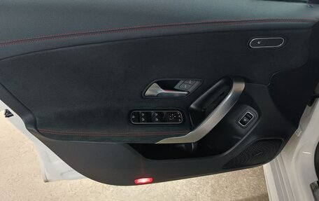 Mercedes-Benz CLA, 2019 год, 2 999 000 рублей, 19 фотография