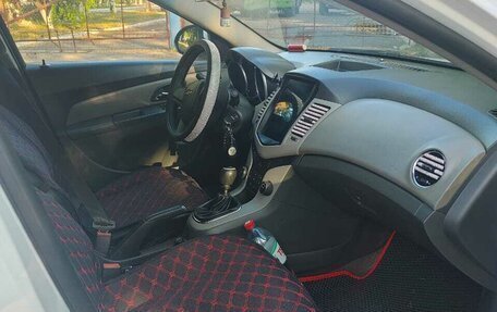 Chevrolet Cruze II, 2010 год, 630 000 рублей, 8 фотография