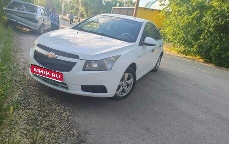 Chevrolet Cruze II, 2010 год, 630 000 рублей, 3 фотография