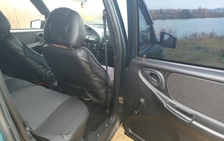 Chevrolet Niva I рестайлинг, 2003 год, 499 000 рублей, 25 фотография