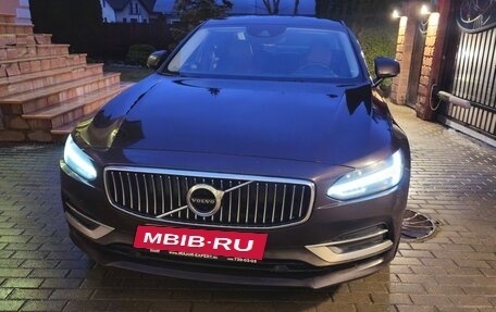 Volvo S90 II рестайлинг, 2019 год, 2 750 000 рублей, 2 фотография