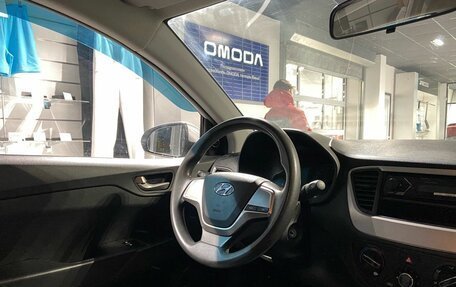 Hyundai Solaris II рестайлинг, 2018 год, 985 000 рублей, 9 фотография