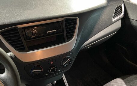 Hyundai Solaris II рестайлинг, 2018 год, 985 000 рублей, 15 фотография