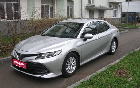 Toyota Camry, 2018 год, 3 000 000 рублей, 2 фотография
