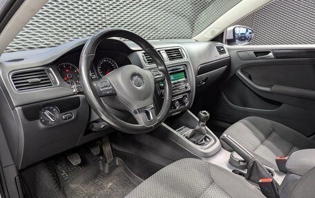 Volkswagen Jetta VI, 2011 год, 999 000 рублей, 10 фотография