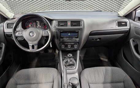 Volkswagen Jetta VI, 2011 год, 999 000 рублей, 12 фотография