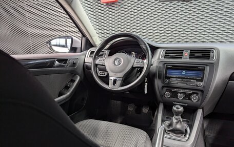 Volkswagen Jetta VI, 2011 год, 999 000 рублей, 13 фотография