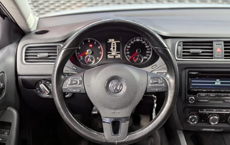 Volkswagen Jetta VI, 2011 год, 999 000 рублей, 15 фотография