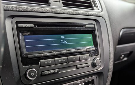 Volkswagen Jetta VI, 2011 год, 999 000 рублей, 24 фотография