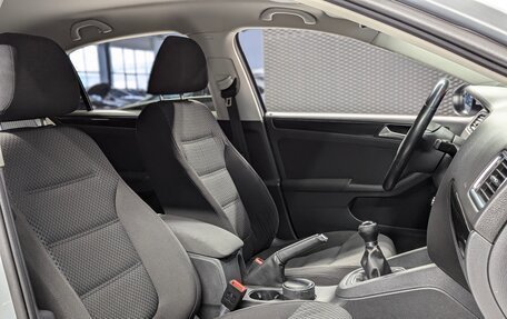 Volkswagen Jetta VI, 2011 год, 999 000 рублей, 29 фотография